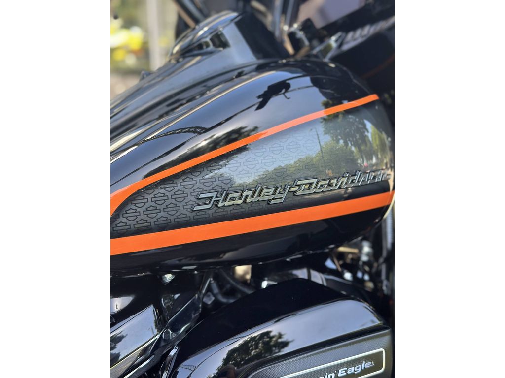 FLHTK ULTRA LIMITED APEX SPECIAL PAINT